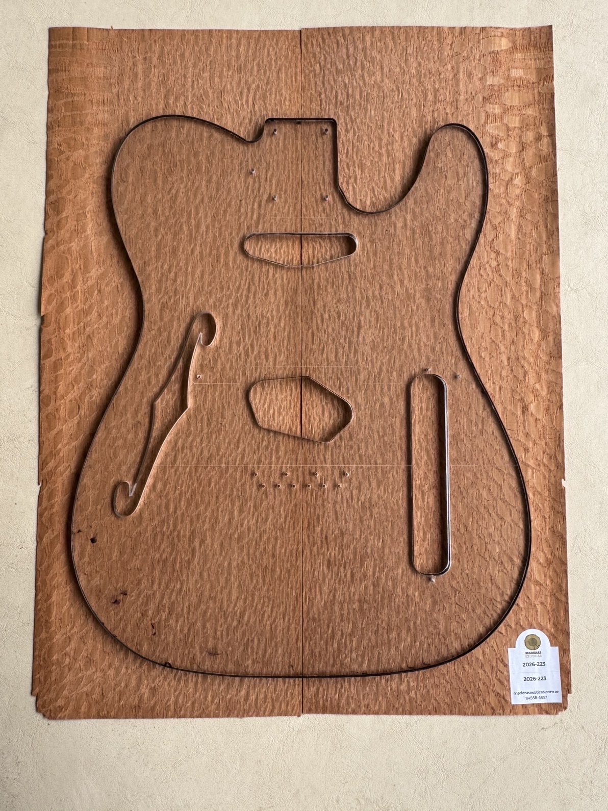 Chapa Louro faia para cuerpo de guitarra - bajo (2026-223) 1 Chapa Louro faia para cuerpo de guitarra – bajo