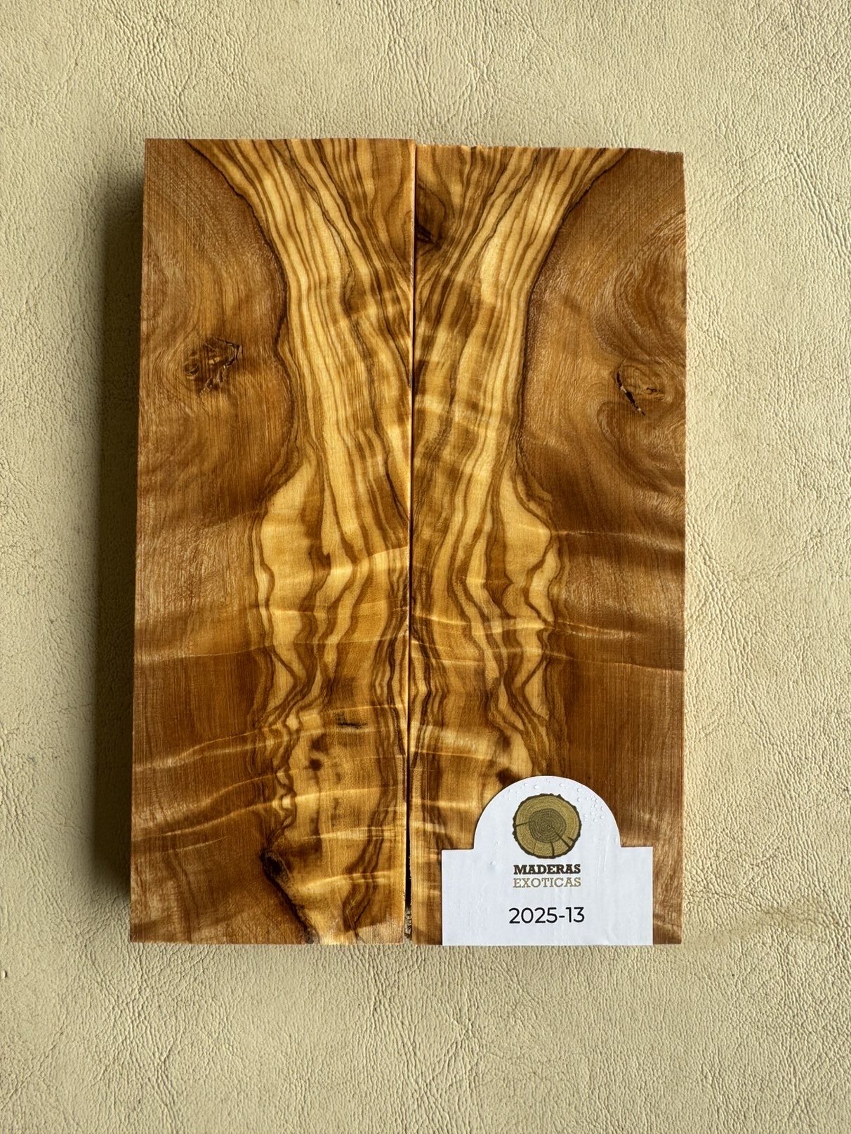 Cachas Olivo flameadas (2025-13) 1 Cachas Olivo flameadas (2025-13)