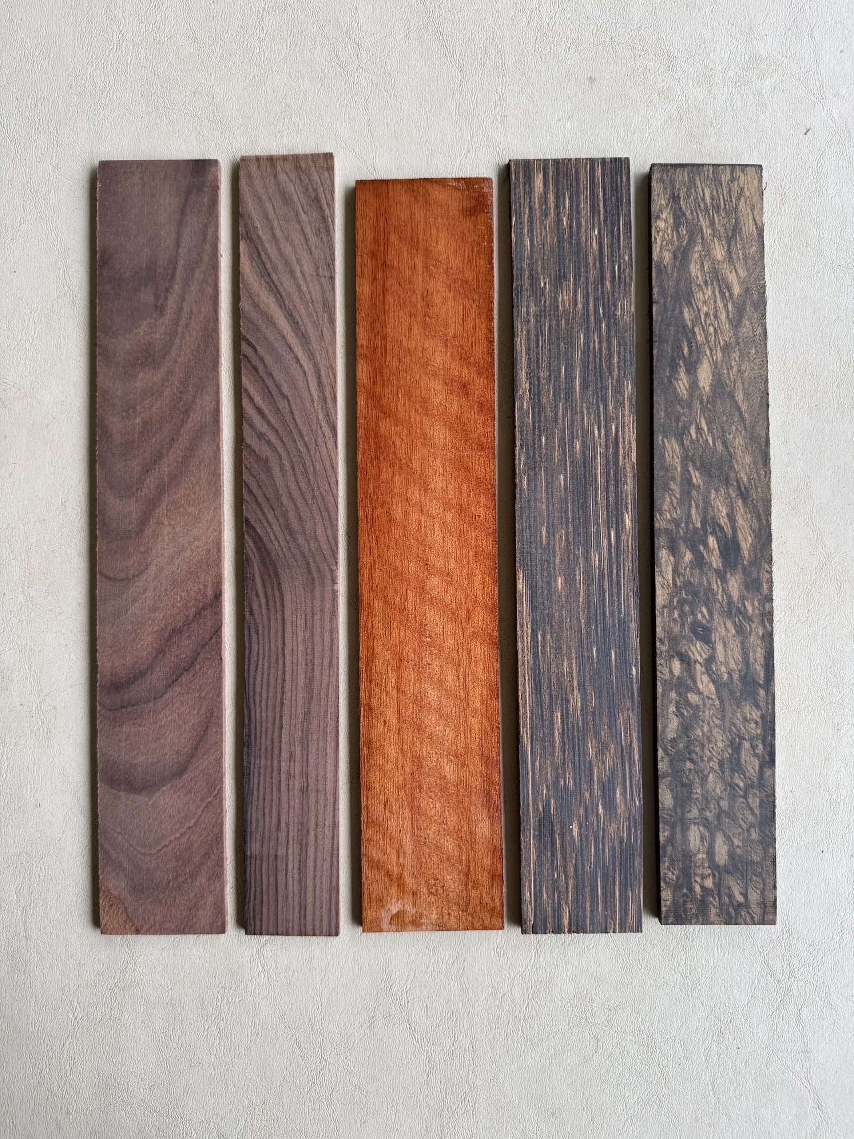 Retazos varios combo (30x4/5,5x0,5 cms.) 1 Retazos varios combo (30x4/5,5x0,5 cms.)