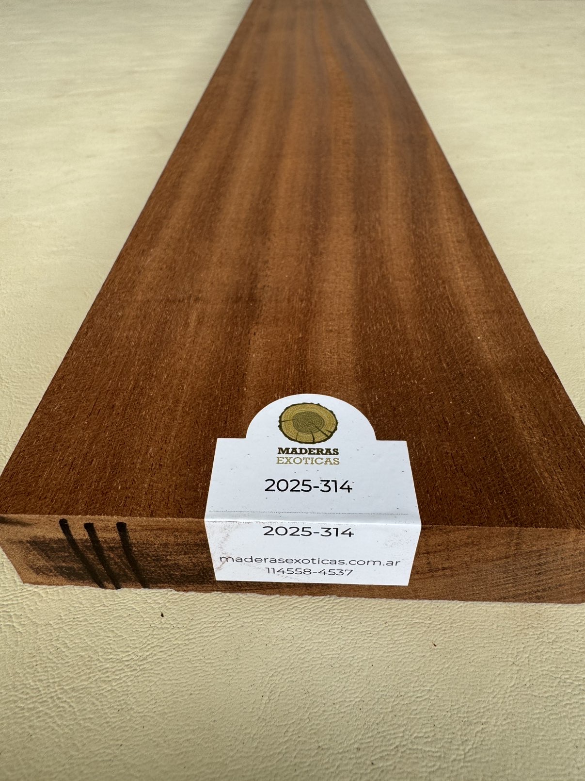 Mango Mara boliviana 1" radial para guitarra eléctrica / acústica (2025-314) 1 Mango Mara boliviana 1" radial para guitarra eléctrica / acústica (2025-314)