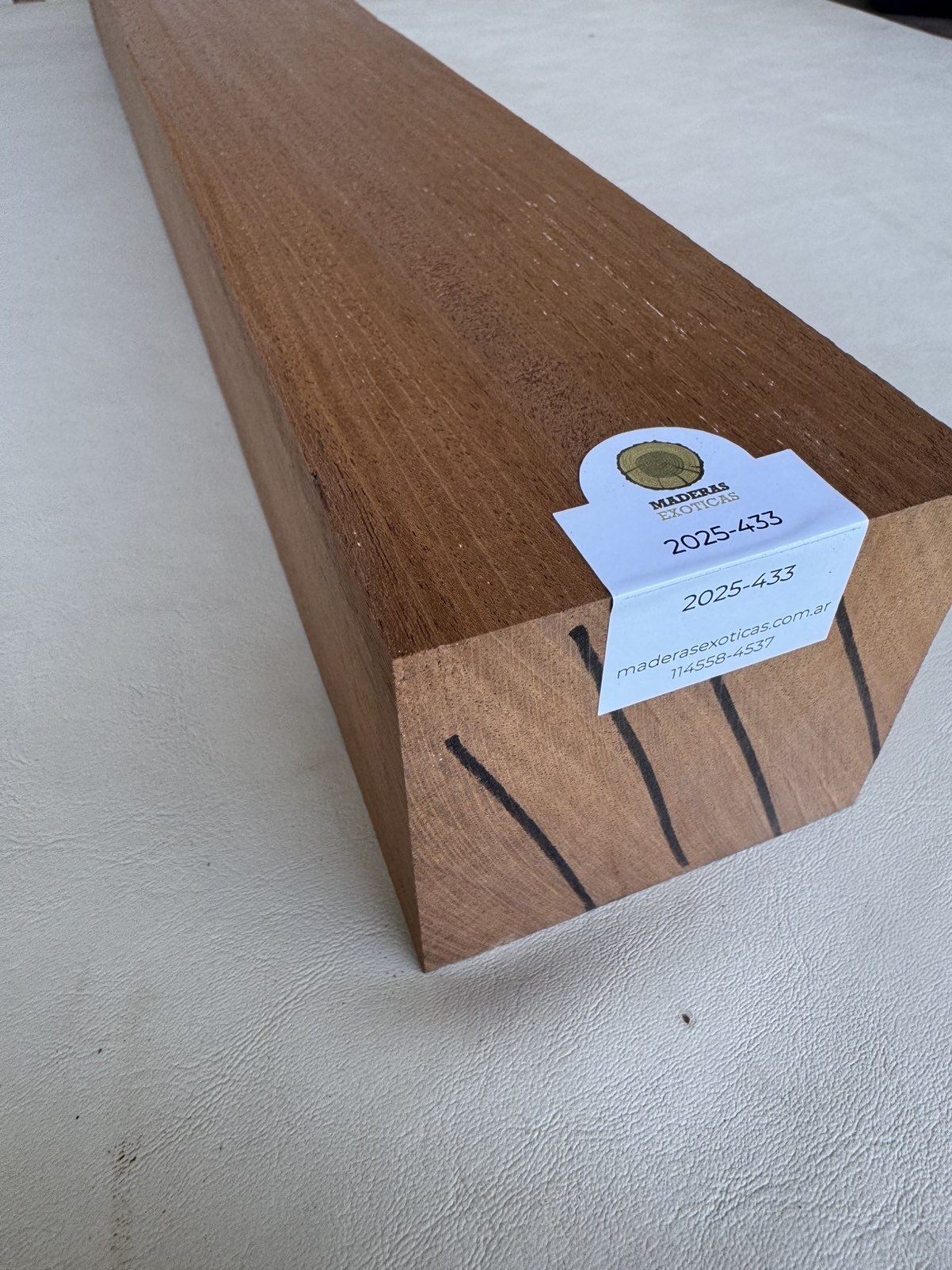 Mango Mara boliviana 3" radial para guitarra eléctrica / acústica (2025-433) 1 Mango Mara boliviana 3" radial para guitarra eléctrica / acústica (2025-433)