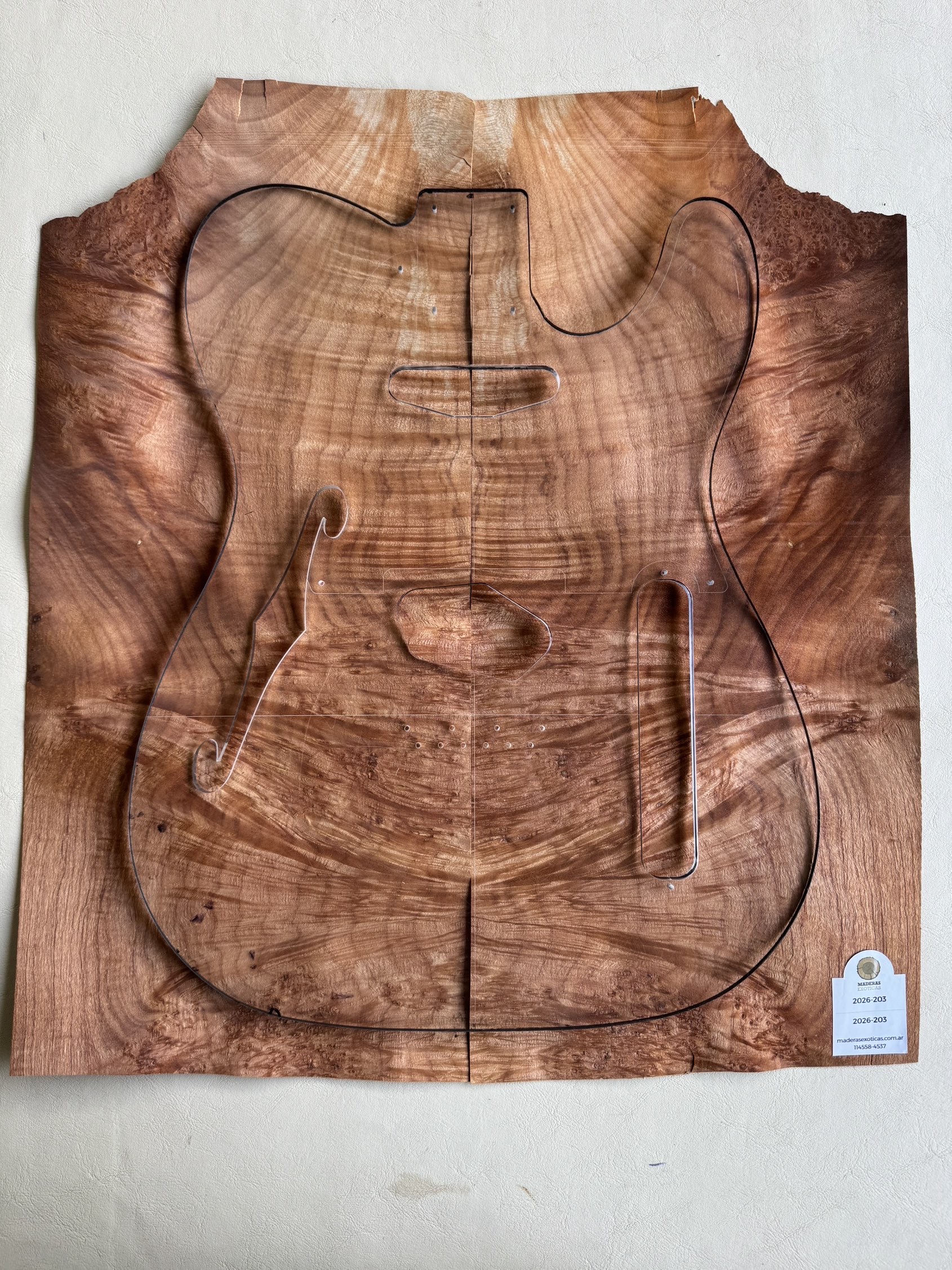 Chapa Madroña burl para cuerpo de guitarra - bajo (2026-203) 1 Chapa Madroña burl para cuerpo de guitarra - bajo (2026-203)