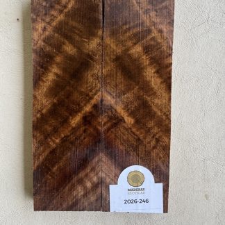 Cachas Nogal italiano flameado (2026-246)