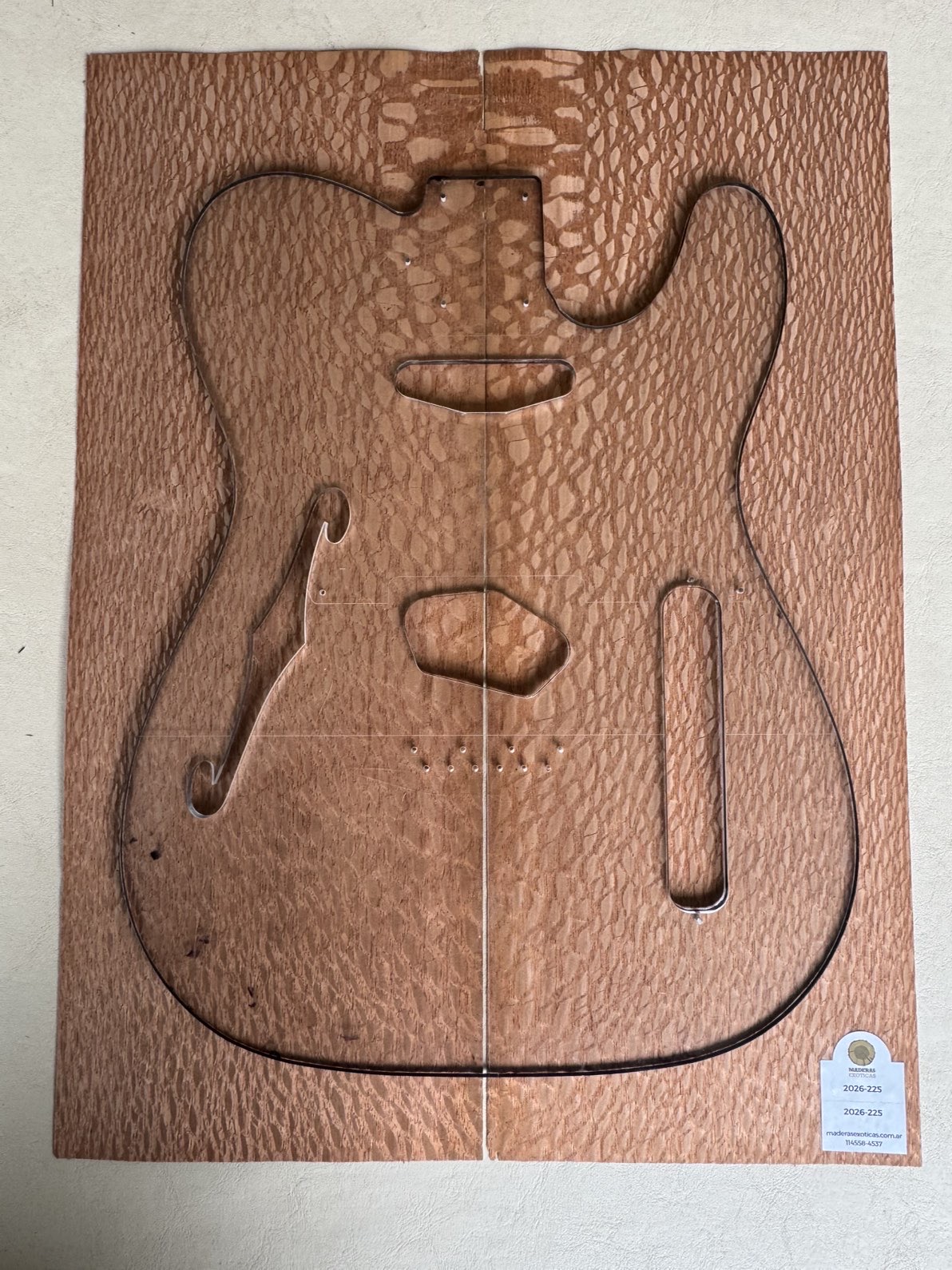 Chapa Louro faia para cuerpo de guitarra - bajo (2026-225) 1 Chapa Louro faia para cuerpo de guitarra - bajo (2026-225)