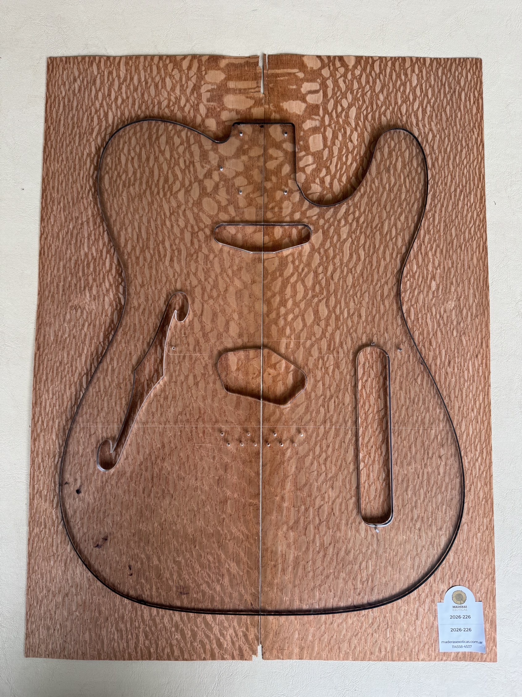 Chapa Louro faia para cuerpo de guitarra - bajo (2026-226) 1 Chapa Louro faia para cuerpo de guitarra - bajo (2026-226)