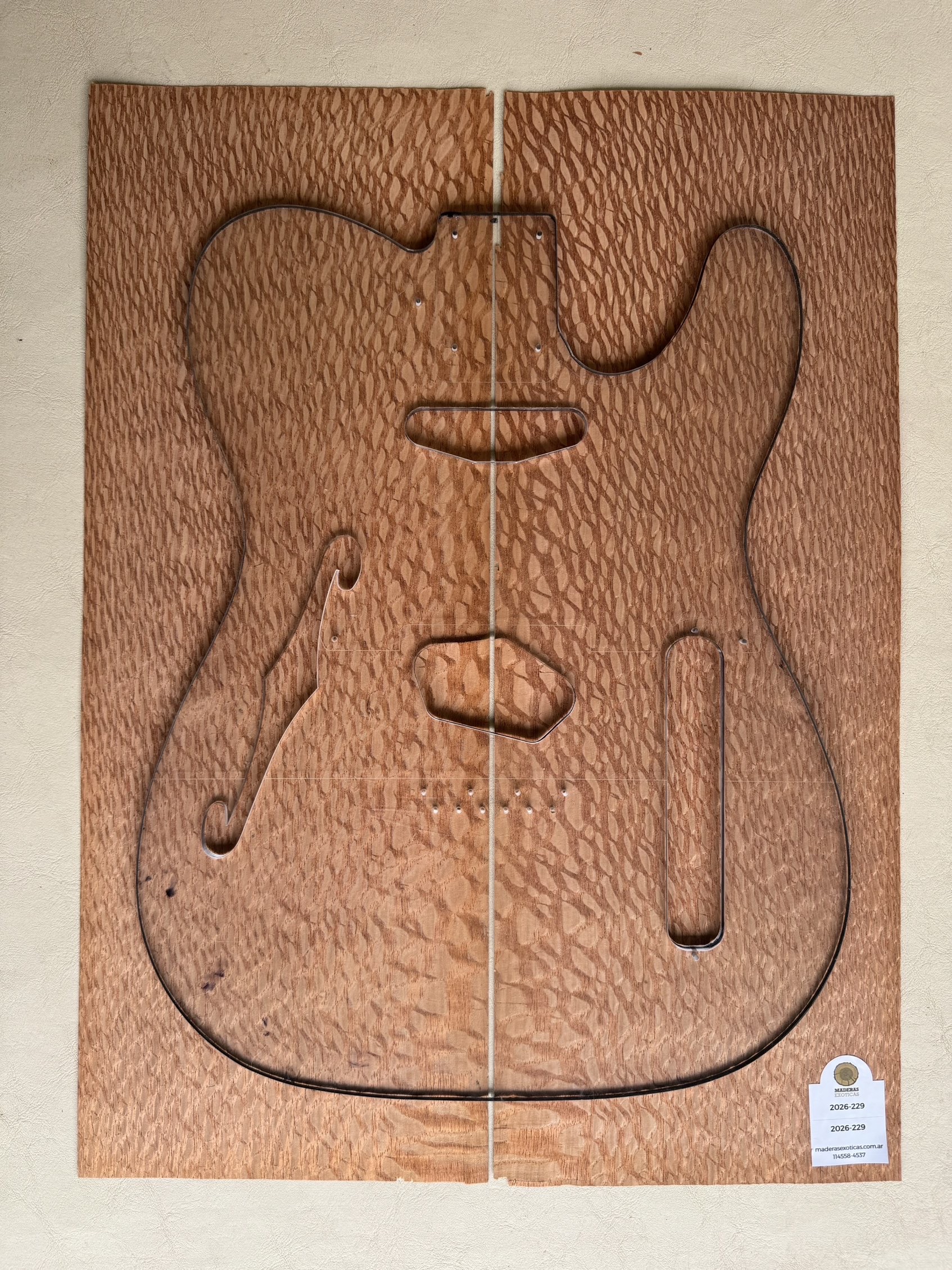 Chapa Louro faia para cuerpo de guitarra - bajo (2026-229) 1 Chapa Louro faia para cuerpo de guitarra - bajo (2026-229)