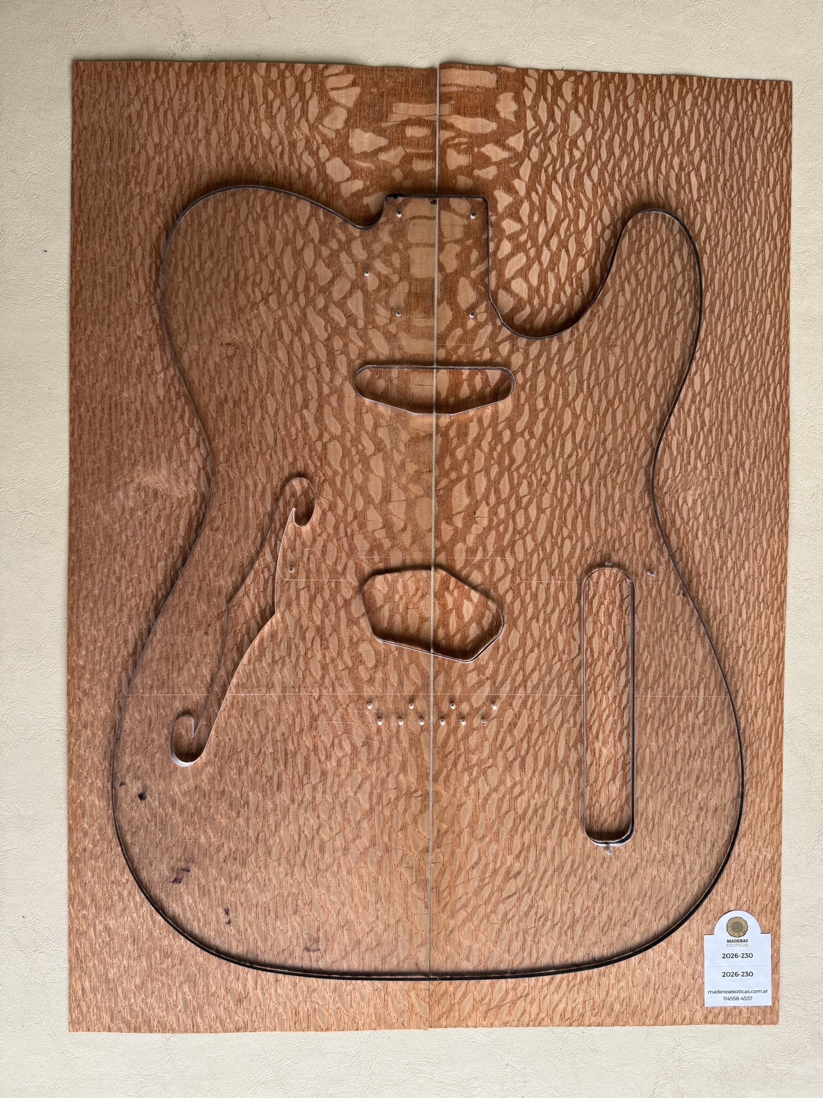 Chapa Louro faia para cuerpo de guitarra - bajo (2026-230) 1 Chapa Louro faia para cuerpo de guitarra - bajo (2026-230)