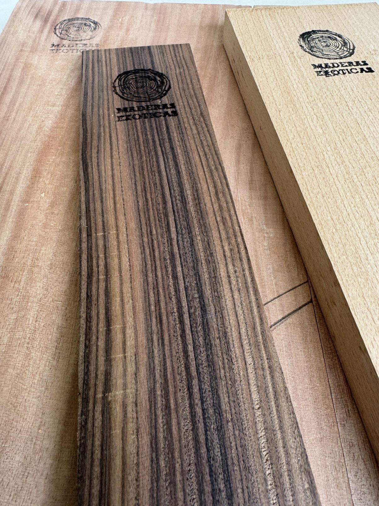 🪵 Kit de construcción maderas Guitarra eléctrica Nº4 ⭐️⭐️⭐️⭐️ (Okume - Haya - Pau Ferro) 5 🪵 Kit de construcción maderas Guitarra eléctrica Nº4 ⭐️⭐️⭐️⭐️ (Okume - Haya - Pau Ferro) - Imagen 5