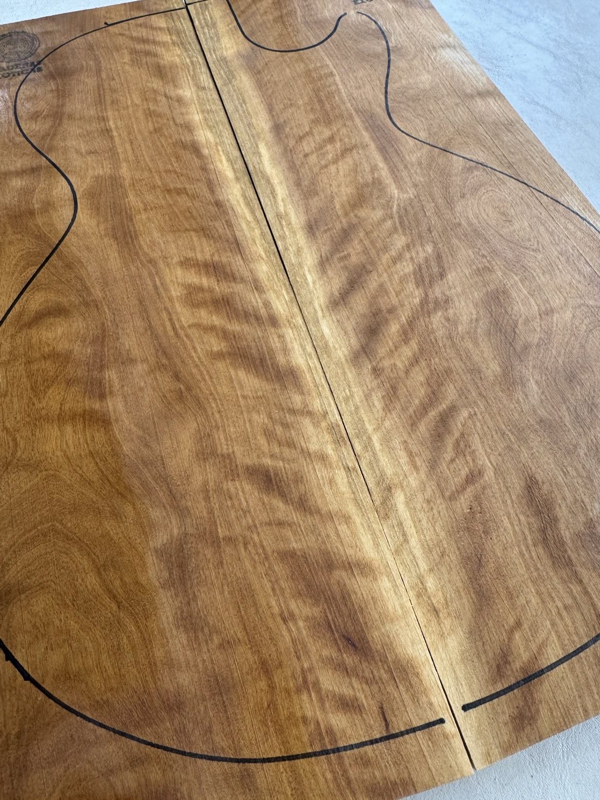 🪵 Carved top Canela flameada para guitarra (2026-666) 2 🪵 Carved top Canela flameada para guitarra (2026-666) - Imagen 2