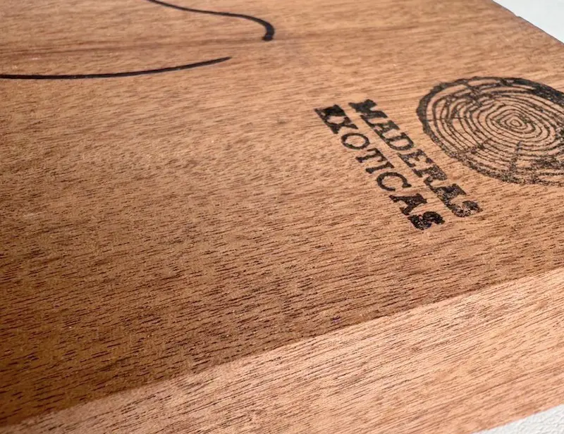 Comparación de tablas de Mara boliviana y caoba africana para cuerpos de guitarra eléctrica.